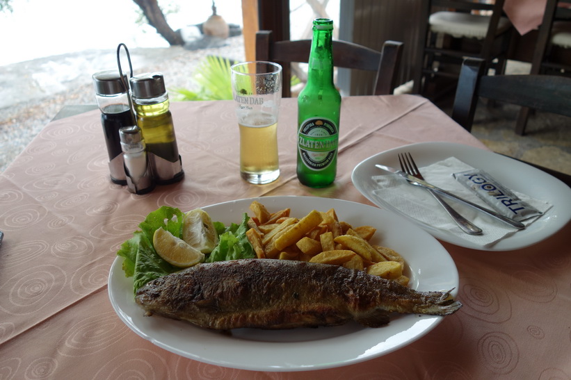 Lunch på Potpes beach restaurant, Ohrid.
