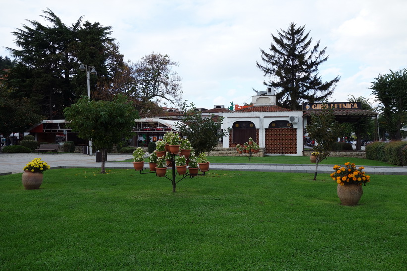 Parken vid stadstorget i centrala Ohrid.