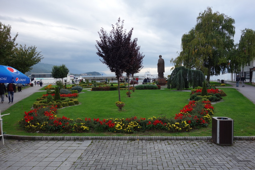 Parken vid stadstorget i centrala Ohrid.