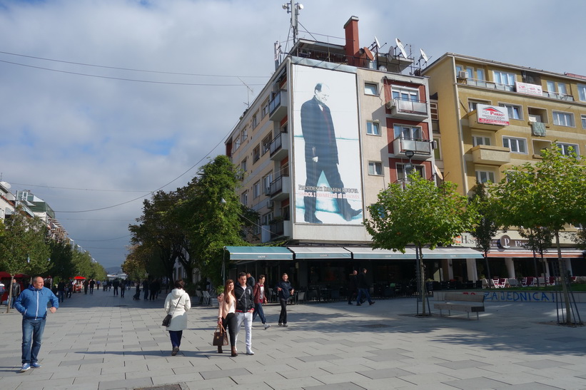 Gågatan Mother Teresa Boulevard, Pristina.