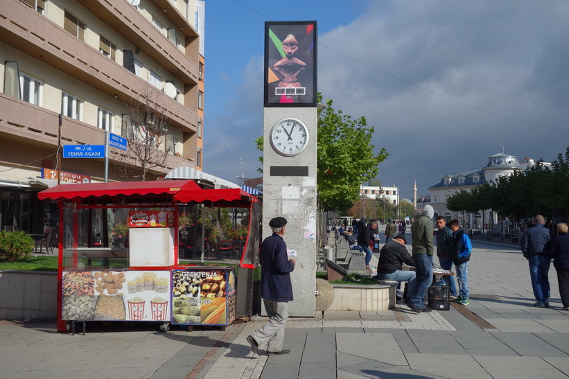 Gågatan Mother Teresa Boulevard, Pristina.