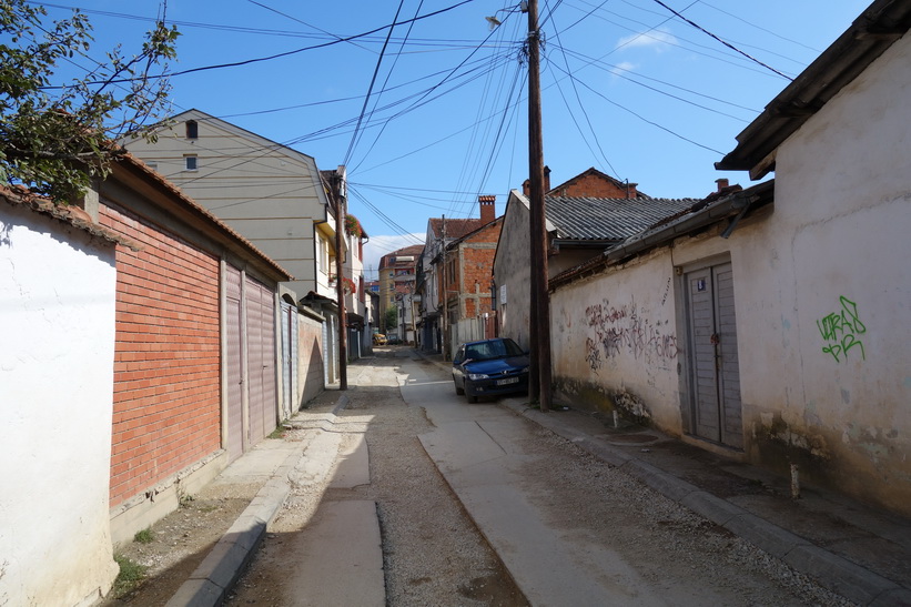 Gatuscen i centrala Pristina.