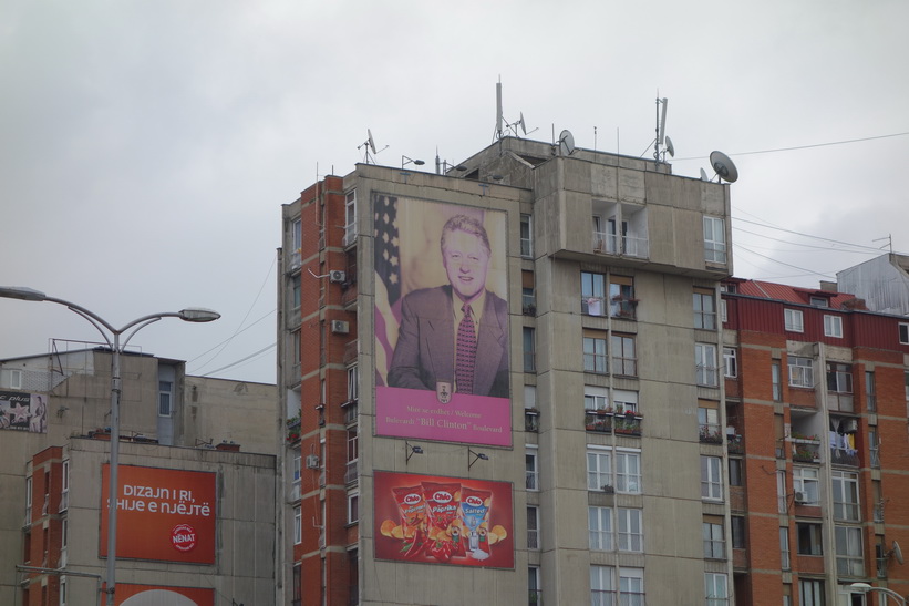 Bill Clinton, Clinton Boulevard, Pristina.