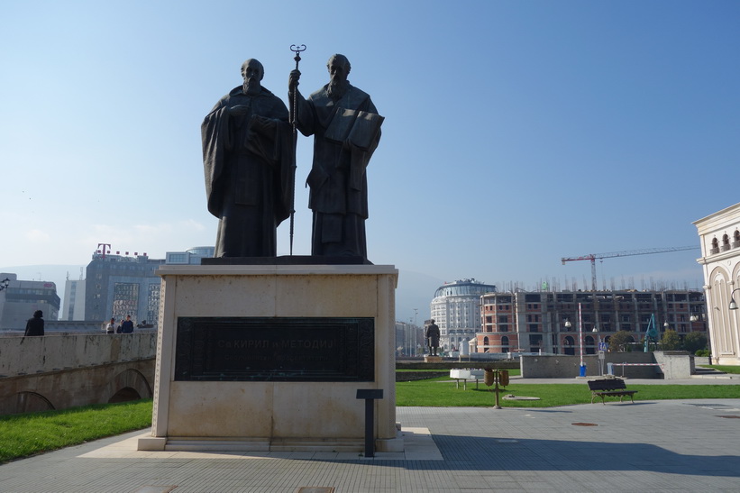 Statyer i centrala Skopje.