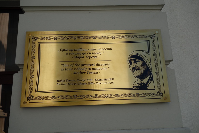 Citat av Moder Teresa i centrala Skopje.