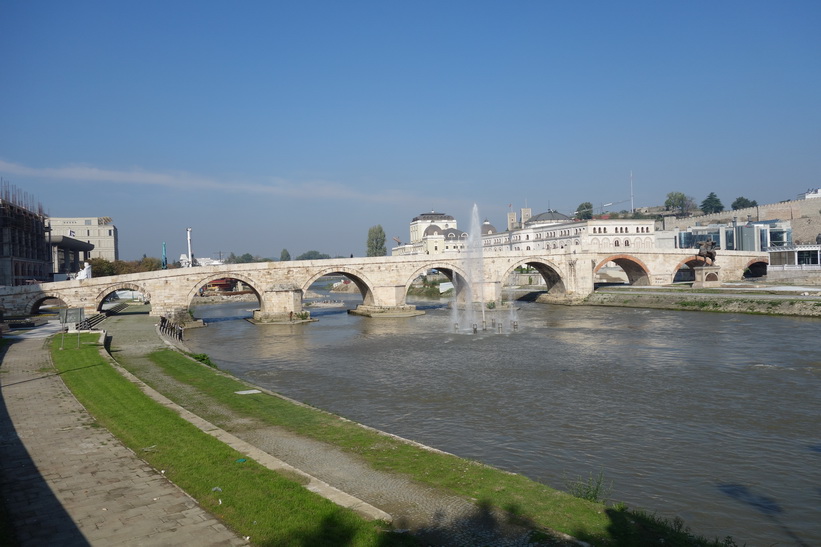En av Skopjes verkliga symboler, The Stone Bridge.