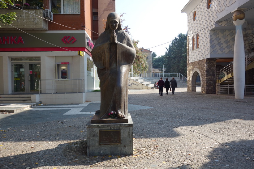 Staty av Moder Teresa vid The Memorial House of Mother Teresa, som invigdes under år 2009, Skopje.