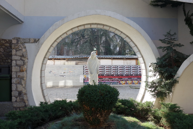 Staty av Moder Teresa vid The Memorial House of Mother Teresa, som invigdes under år 2009, Skopje.