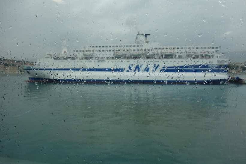 Vy från färje-fönstret i hamnen i Split. Vädret var ingen höjdare idag.