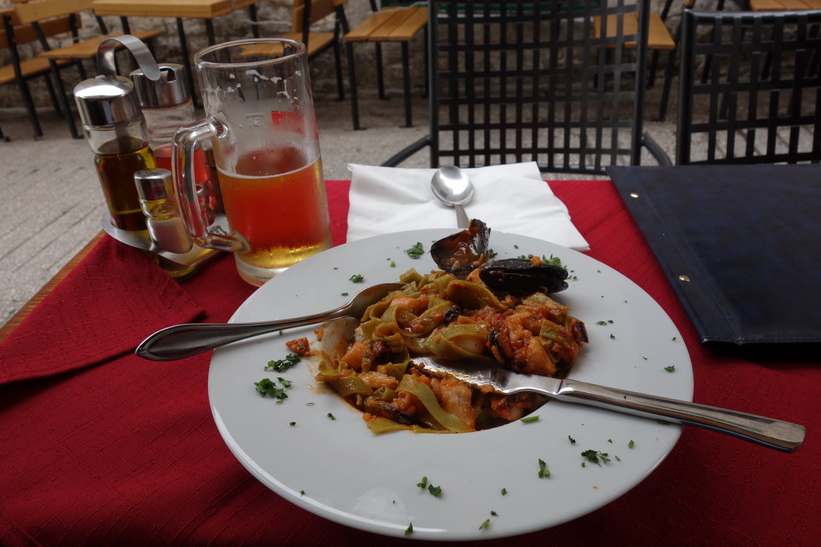 Seafood pasta till lunch, Split.