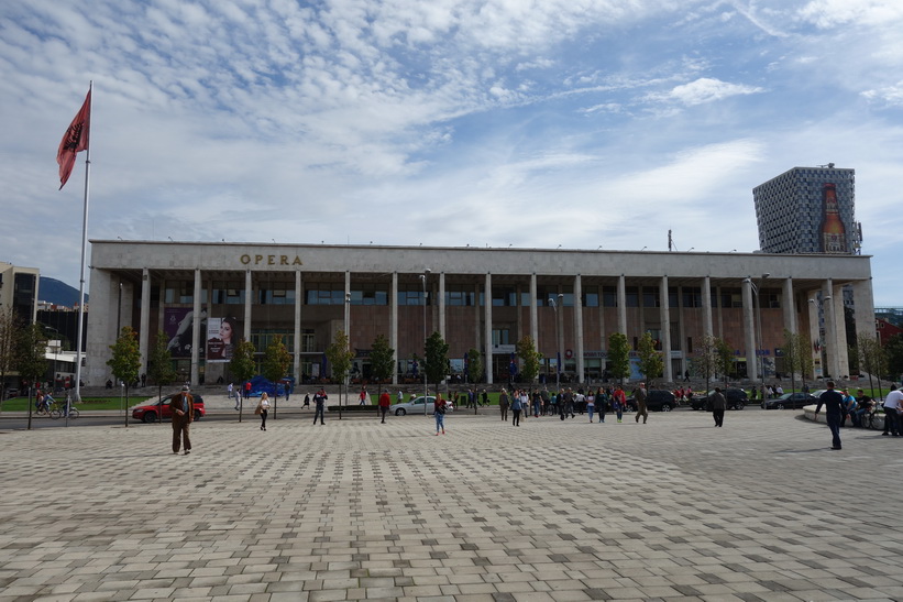 Nationalteatern vid Skanderbeg Square i centrala Tirana.