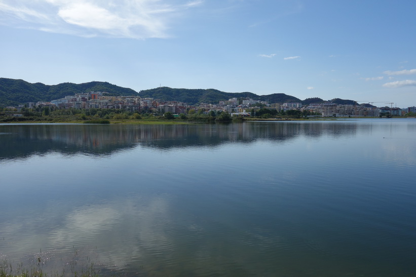 Tiranas fina jättepark (Parku i Madh Kodrat e Liqenit).