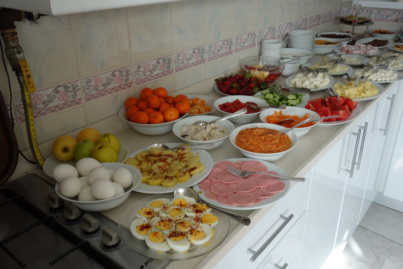 Frukostbuffén på Marmara guesthouse, Istanbul.