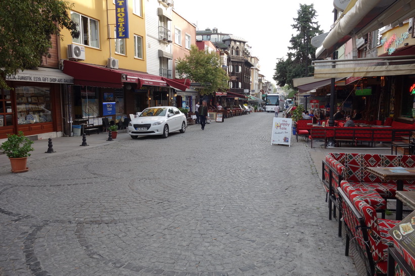 Gatuscen i kvarteret där jag bor, Sultanahmet, Istanbul.