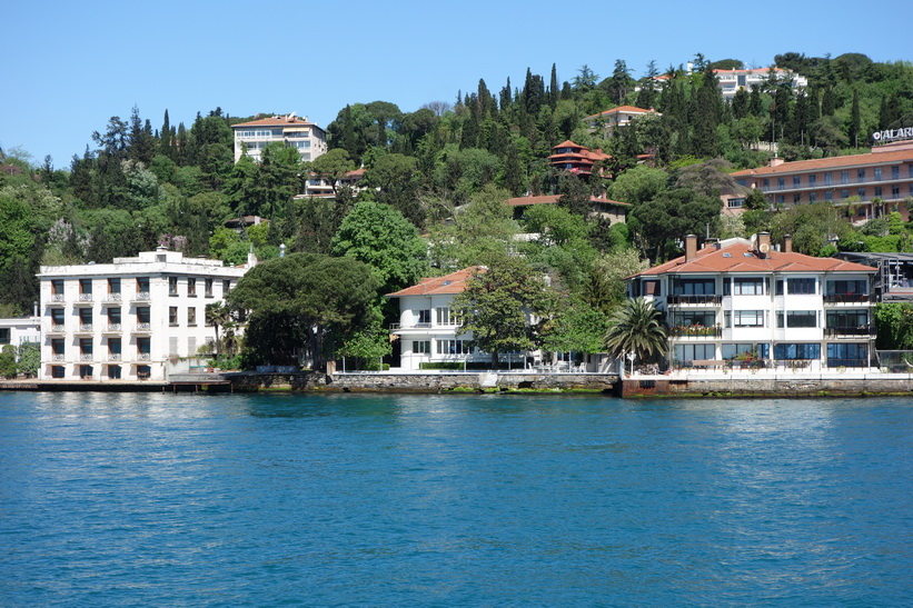 Fina hus i perfekt läge vid Bosporen, Istanbul.