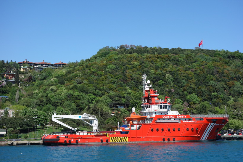 Sjöräddningsfartyg i Bosporen, Istanbul.