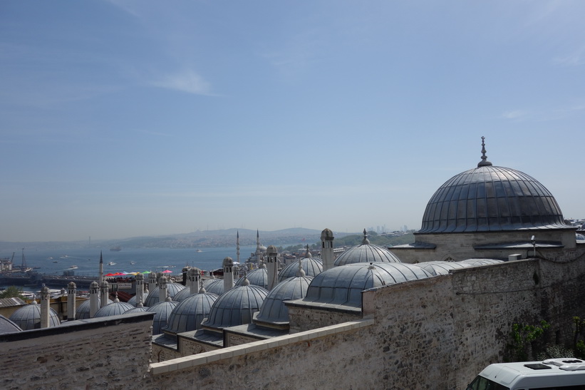 Utsikten från trädgården som tillhör Süleymaniyemoskén, Istanbul.