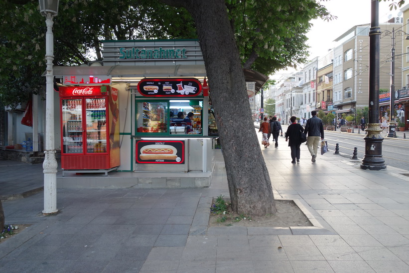 Fastfood-ställe vid Sultanahmet-stationen, Sultanahmet, Istanbul.