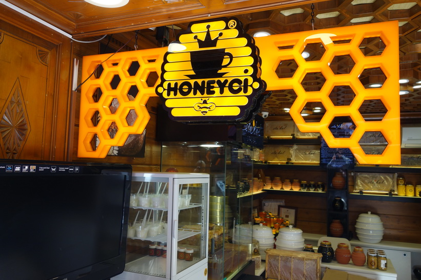 Berömda Honeyci längs Güneşli Bahçe i centrala Kadiköy, Istanbul.