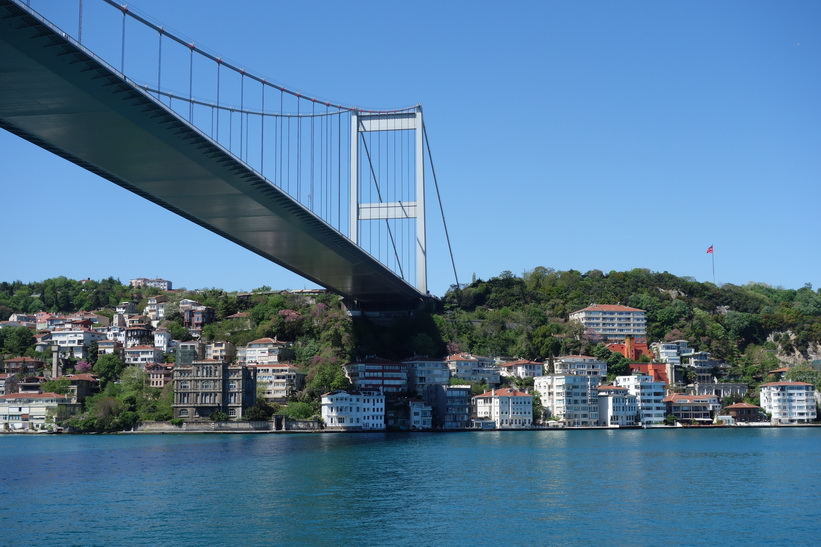 Bebyggelsen vid brofästet till den andra Bosporen-bron, Istanbul.