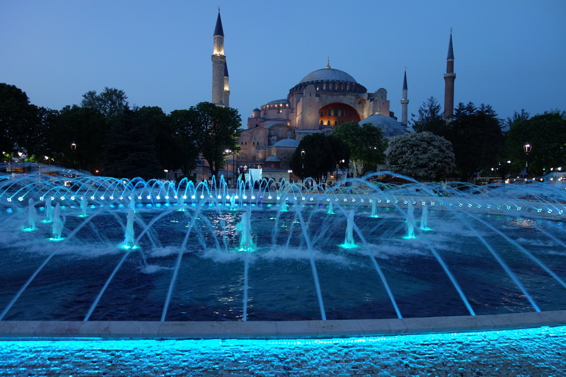 Världsberömda Hagia Sophia i skymning, Sultanahmet, Istanbul.