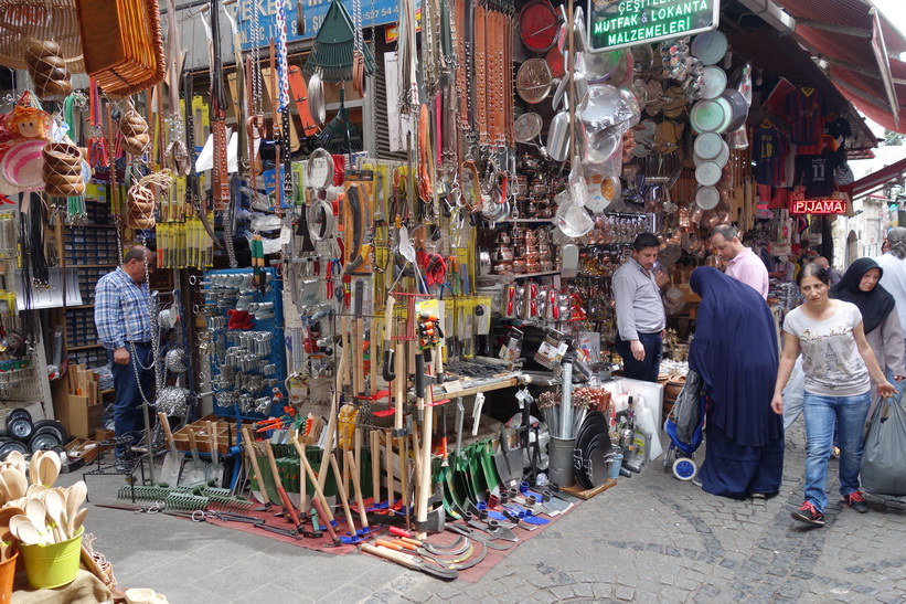 Gatuscen i stadsdelen Tahtakale, Istanbul.