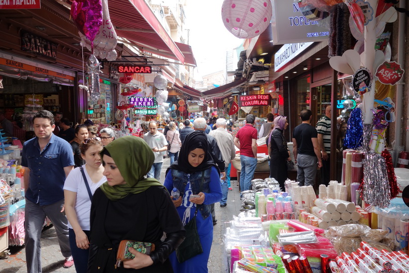 Gatuscen i stadsdelen Tahtakale, Istanbul.