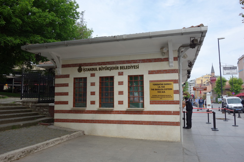 Entrén till Basilikacisternen i Sultanahmet, Istanbul.