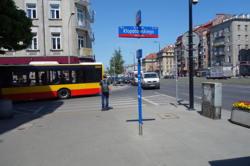 Framme vid gatan Klopotowskiego som är den gata där Hotel Hetman ligger, Warszawa.