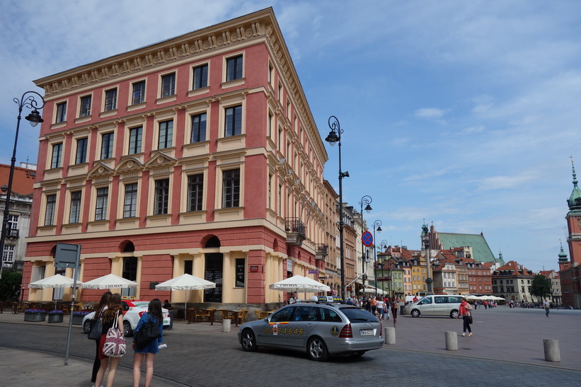 Vid Castle Square, gamla staden i Warszawa.