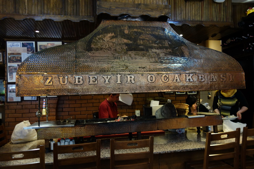 Min mat förbereds på restaurang Zübeyir Ocakbaşı i Beyoglu, Istanbul.