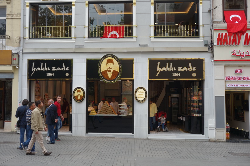 Baklava-affär längs Istiklal i Beyoglu, Istanbul.