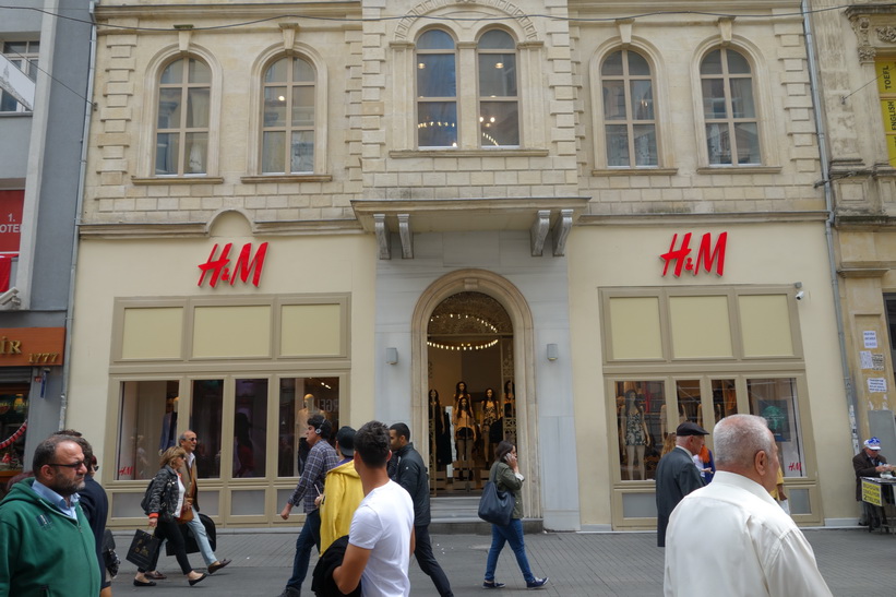 Som vanligt har H&M alltid toppläge, Istiklal, Beyoglu, Istanbul.