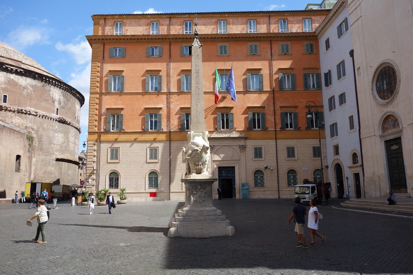 Obelisco della Minerva på det lilla torget vid Pantheon, Rom.