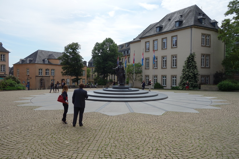 Statue of Charlotte, Grand Duchess of Luxembourg, på Place de Clairefontaine, Luxemburg city.