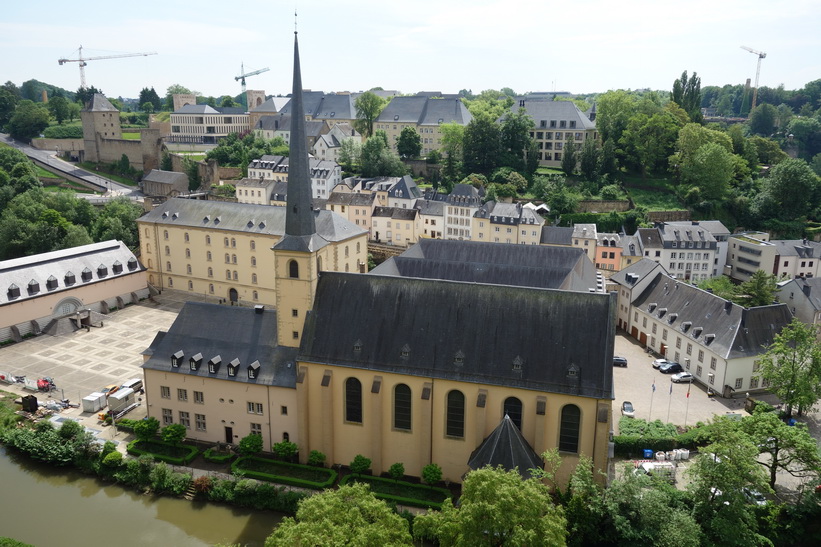 Promenad längs Chemin de la Corniche, Luxemburg city.
