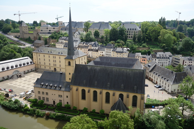 Promenad längs Chemin de la Corniche, Luxemburg city.