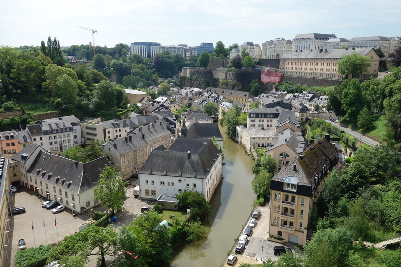 Promenad längs Chemin de la Corniche, Luxemburg city.