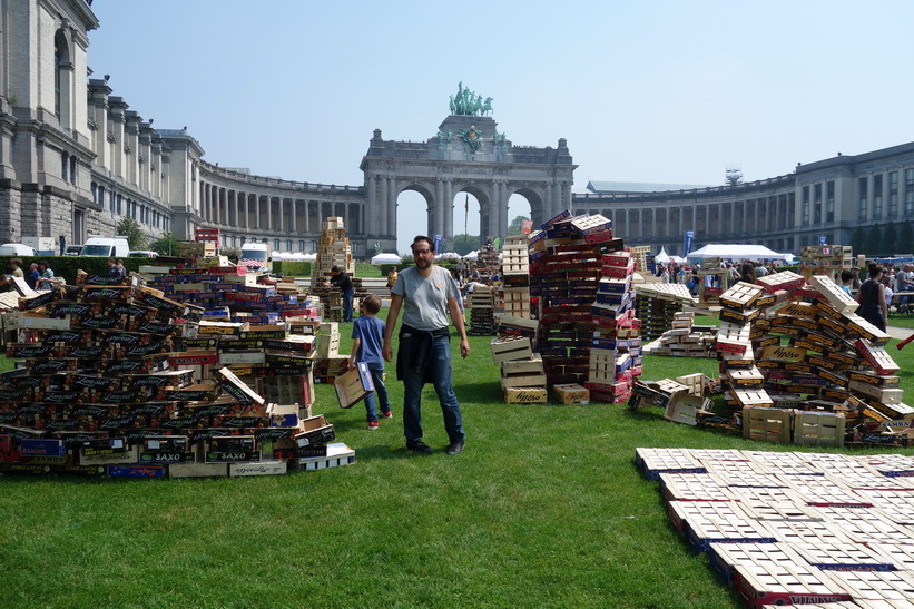 Kul med tomlådor, Parc du Cinquantenaire (Jubelpark), EU-området, Bryssel.