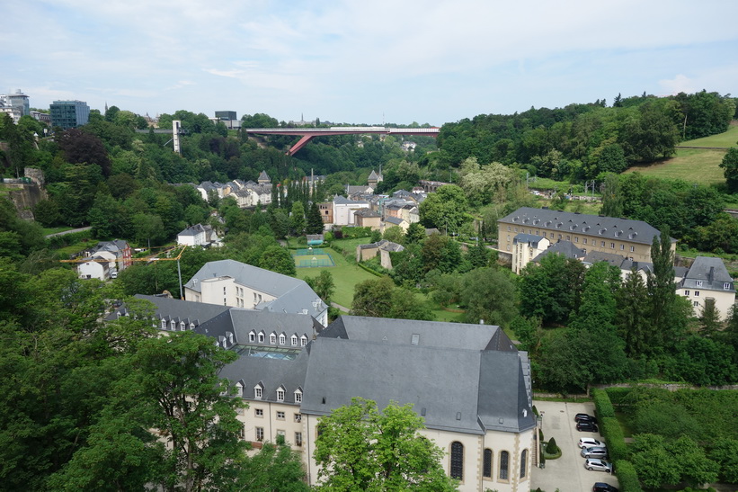 Promenad längs Chemin de la Corniche, Luxemburg city.