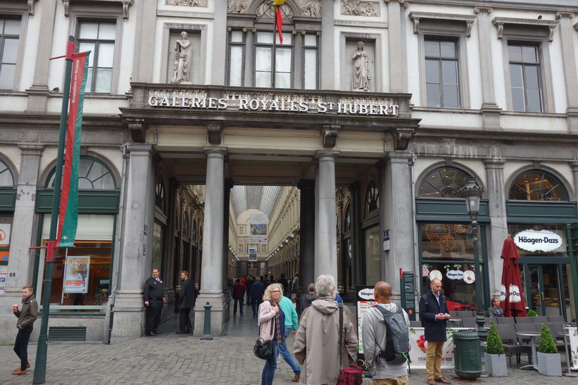 Europas första galleria Galeries St-Hubert från 1847, centrala Bryssel.