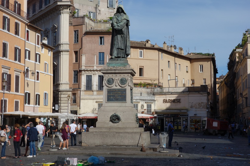 Giordano Bruno-monumentet på torget Piazza Campo dei Fiori, Rom.