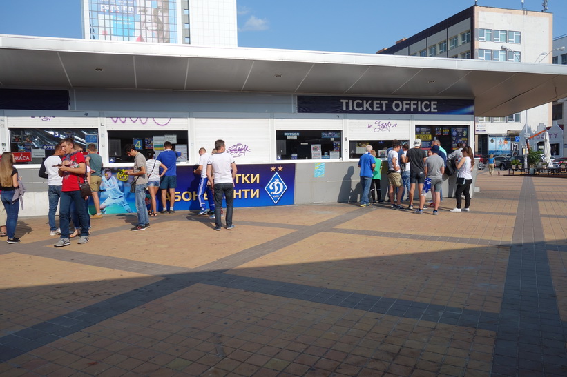 Biljettförsäljning till något evenemang på Olympiastadion, Kyiv.