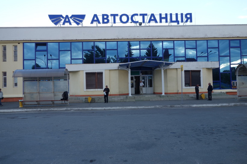 Busstationen i Uzhhorod, Ukraina. Bilden är tagen 07.30 och temperaturen var 11 grader.