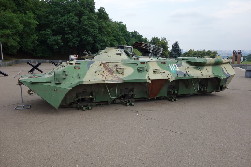 Ryskt krigsmaskineri som påstås vara beslagtaget i kriget i öster, Kyiv.