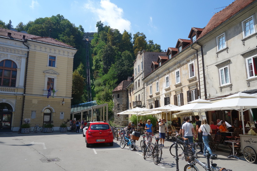 Linbanan som går från gamla staden upp till Castle Hill och Ljubljana Castle, Ljubljana.