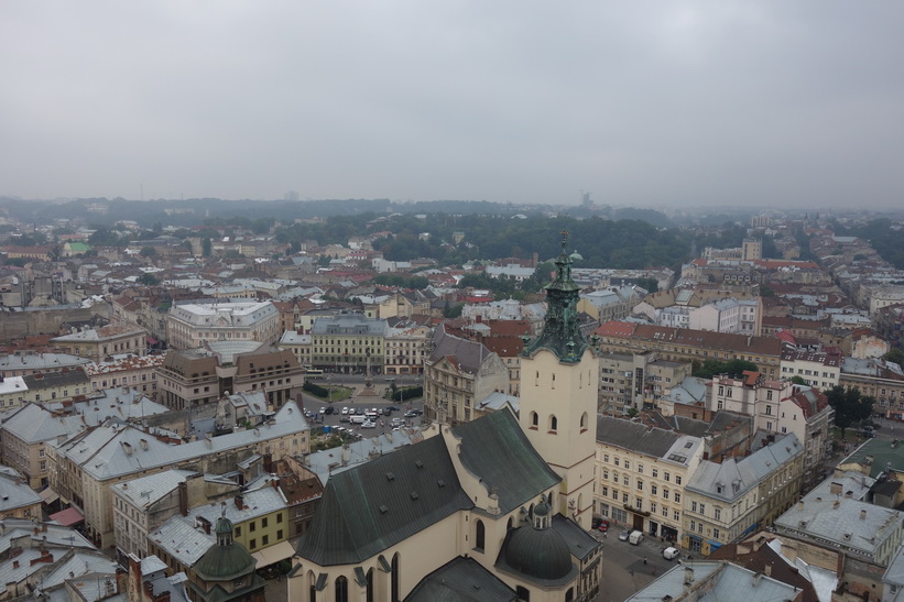 Utsikten över Lviv från stadshustornet.