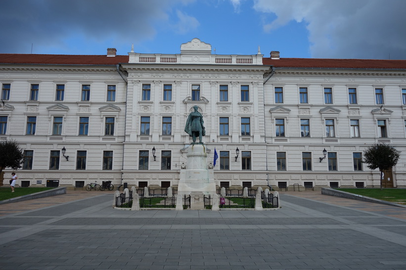 Kossuth-szobor, Kossuth tér, Pécs.