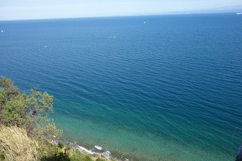 Adriatiska havet vid Piran med Italien i horisonten.