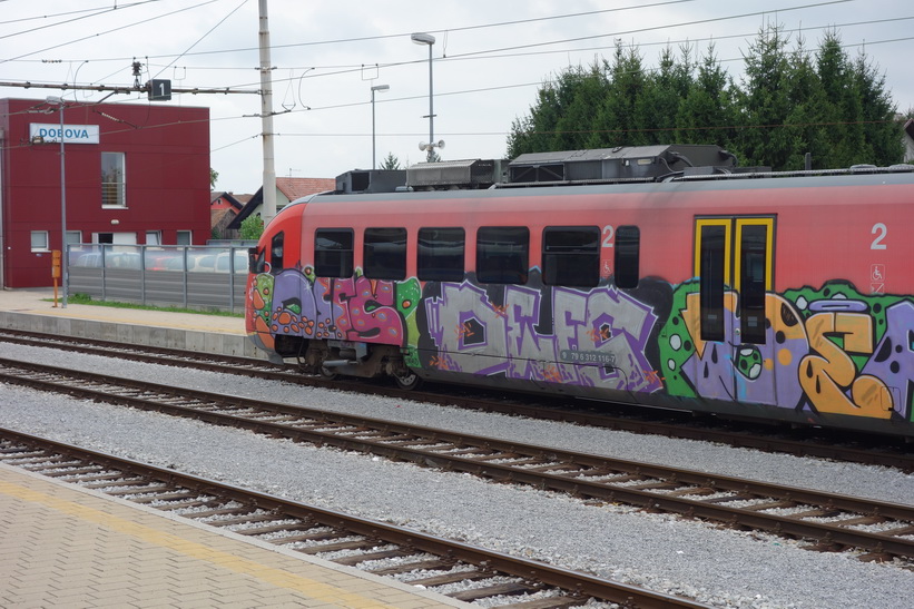 Tåg på station Dobova i Slovenien vid den kroatiska gränsen. Det var här passkontrollen genomfördes.